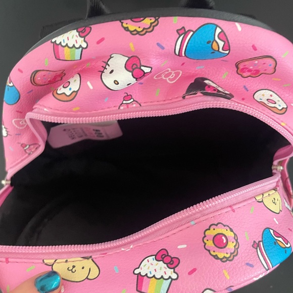 Hello Kitty mini backpack - Picture 3 of 5